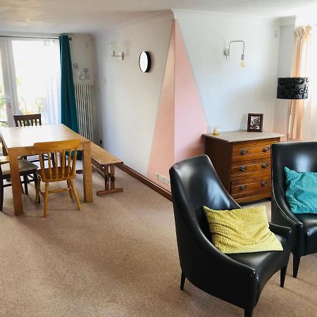 Cosy House, 3 Bedrooms, Private Parking, Wifi, Patio NWI Eksteriør billede