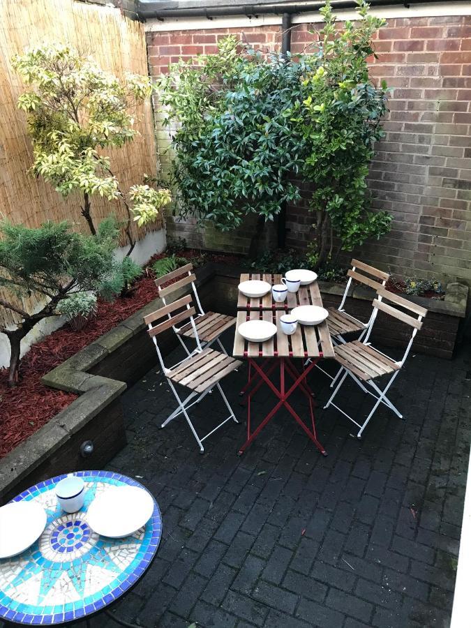Cosy House, 3 Bedrooms, Private Parking, Wifi, Patio NWI Eksteriør billede
