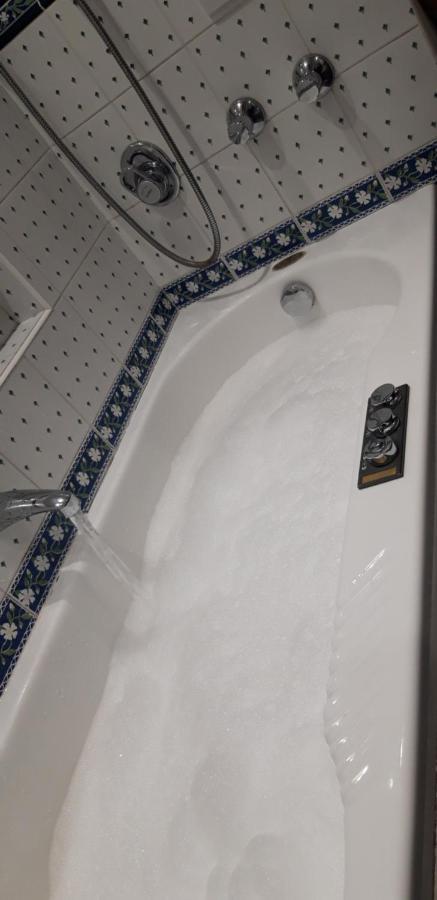 Cosy House, 3 Bedrooms, Private Parking, Wifi, Patio NWI Eksteriør billede