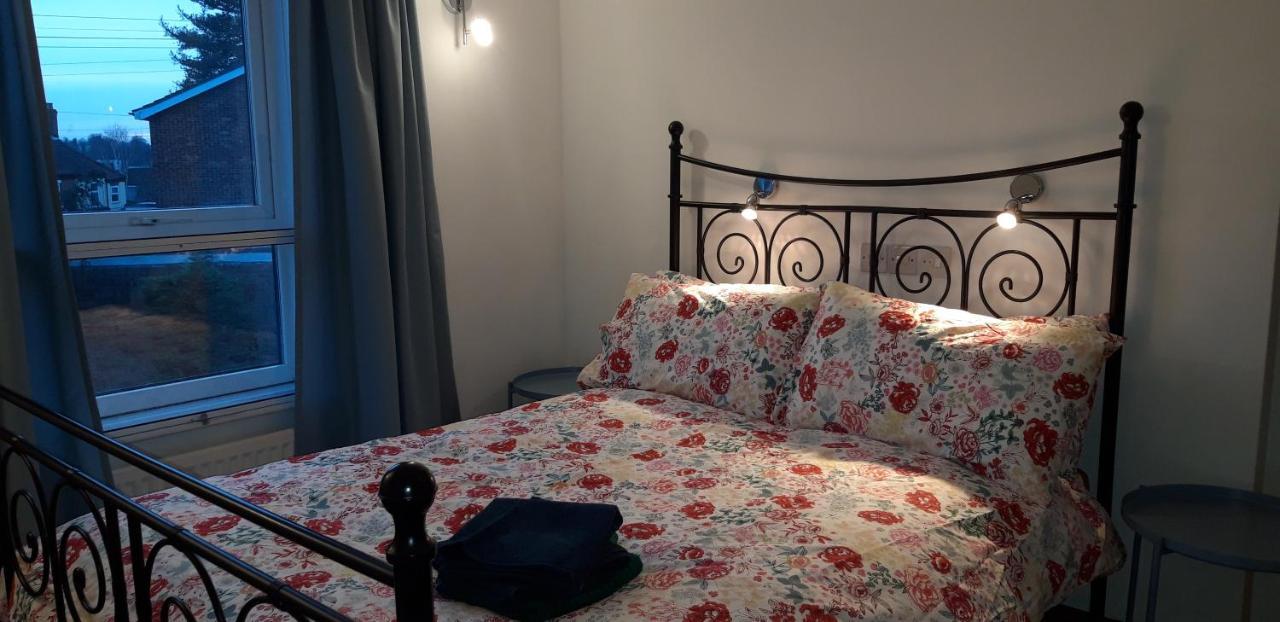Cosy House, 3 Bedrooms, Private Parking, Wifi, Patio NWI Eksteriør billede
