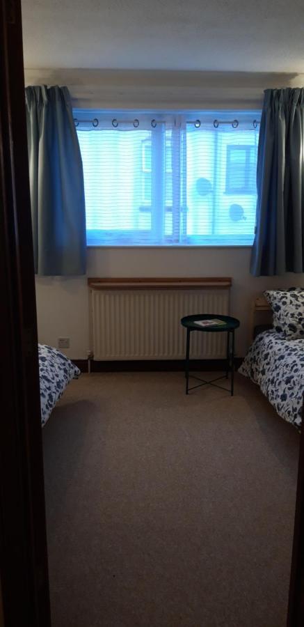 Cosy House, 3 Bedrooms, Private Parking, Wifi, Patio NWI Eksteriør billede