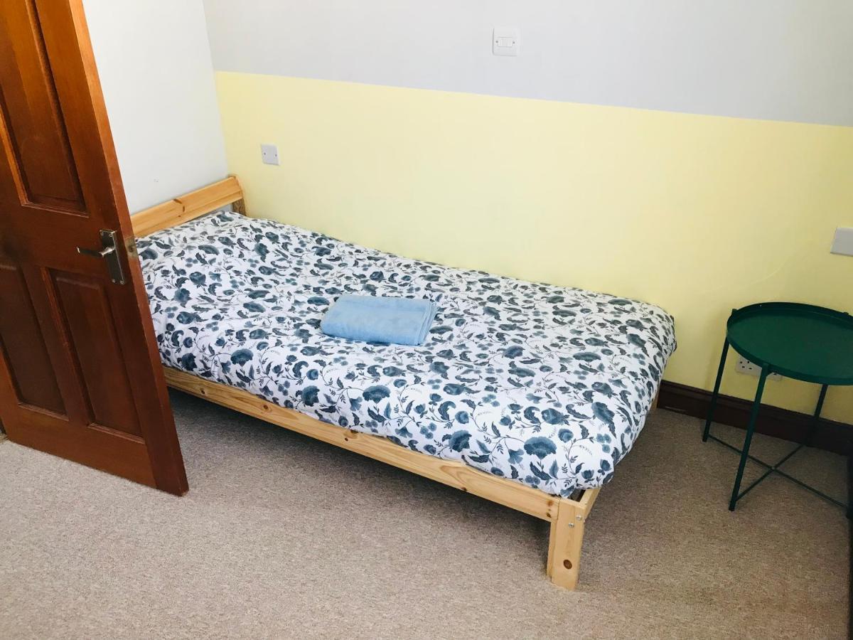 Cosy House, 3 Bedrooms, Private Parking, Wifi, Patio NWI Eksteriør billede