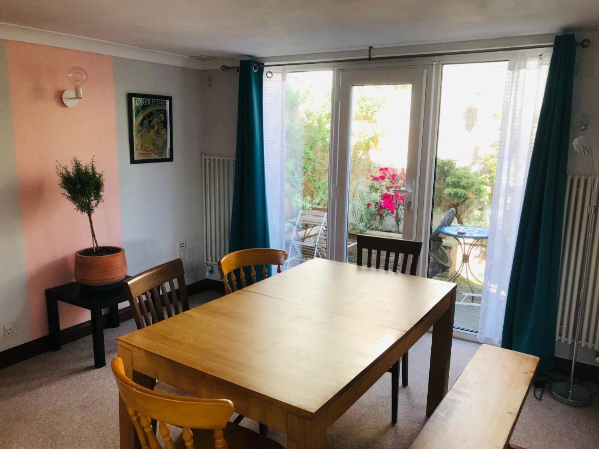Cosy House, 3 Bedrooms, Private Parking, Wifi, Patio NWI Eksteriør billede