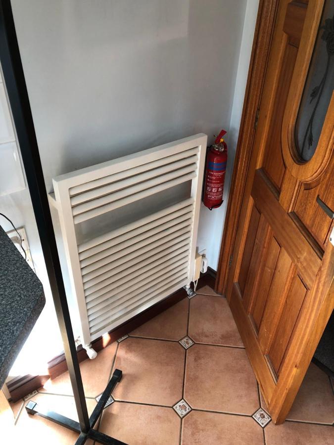 Cosy House, 3 Bedrooms, Private Parking, Wifi, Patio NWI Eksteriør billede